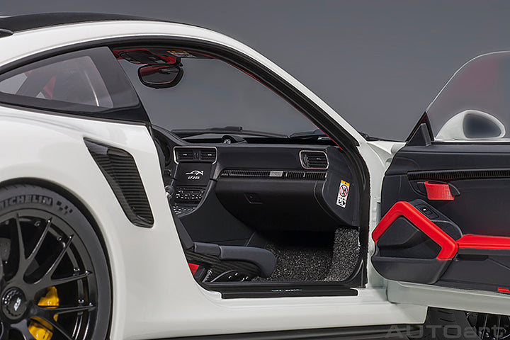 Porsche 911 991.2 GT2 RS w/ Weissach Pkg White 1:18 by AUTOart