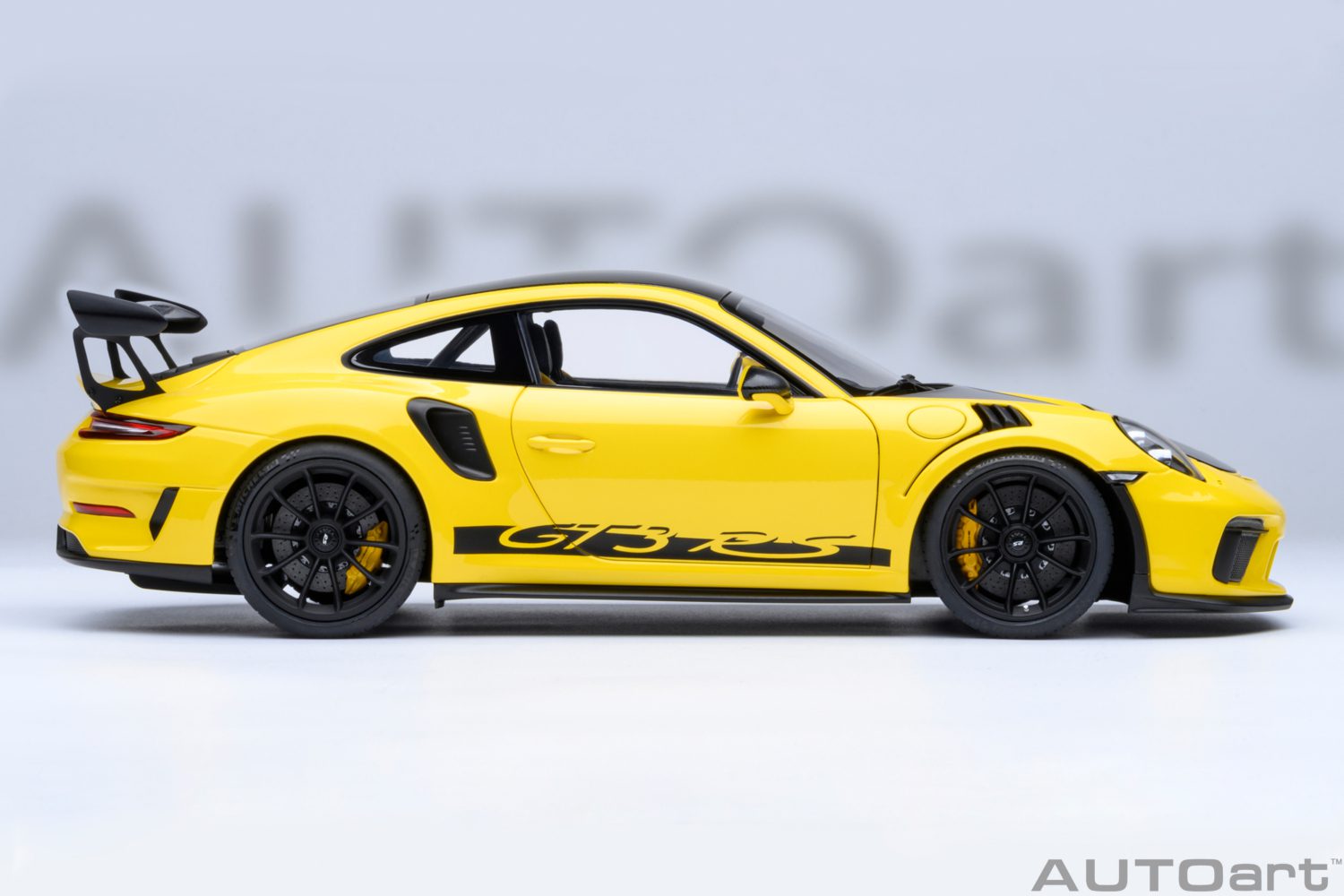 AUTOart Porsche 911 991.2 GT3 RS Weissach Racing Yellow 1:18