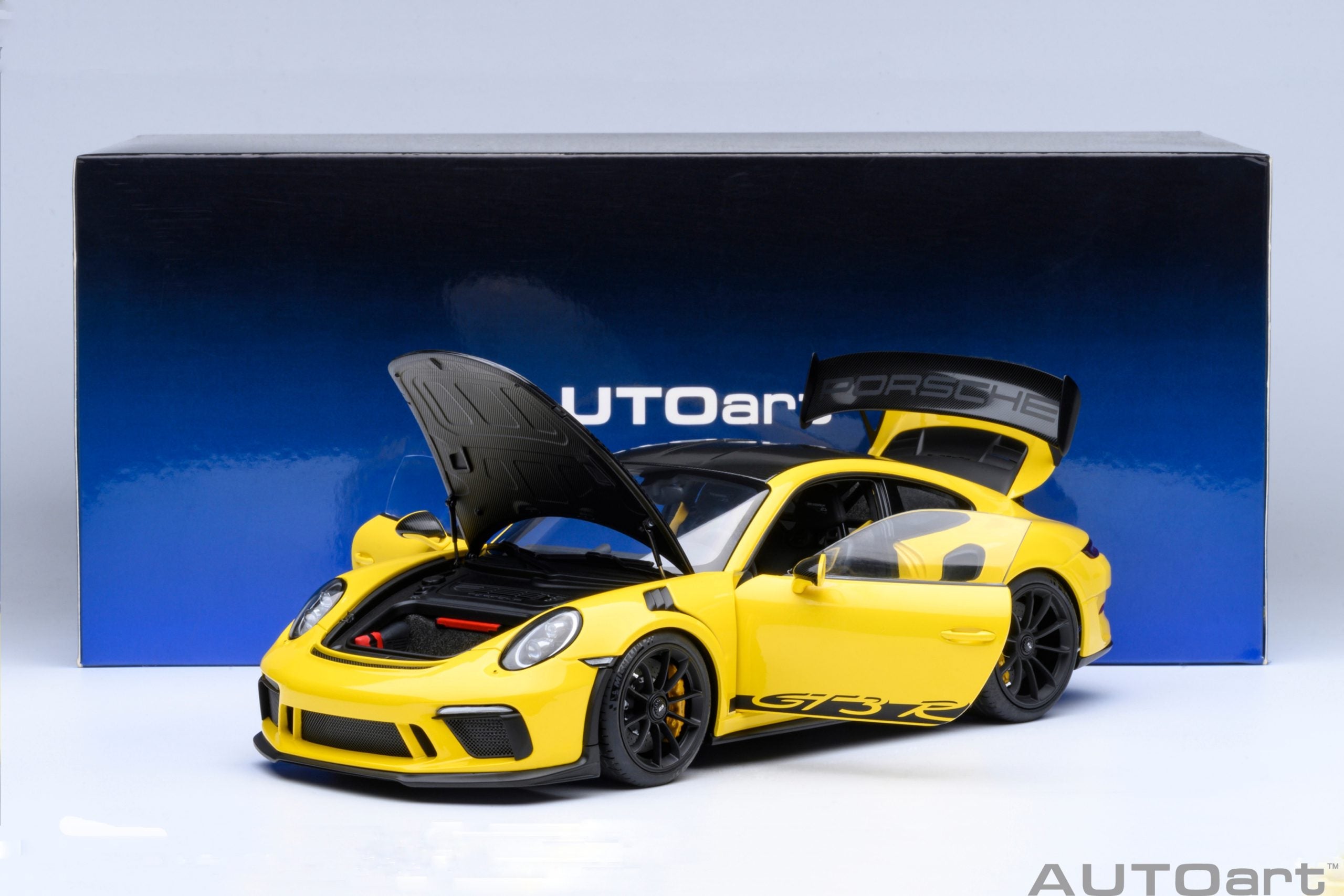 AUTOart Porsche 911 991.2 GT3 RS Weissach Racing Yellow 1:18