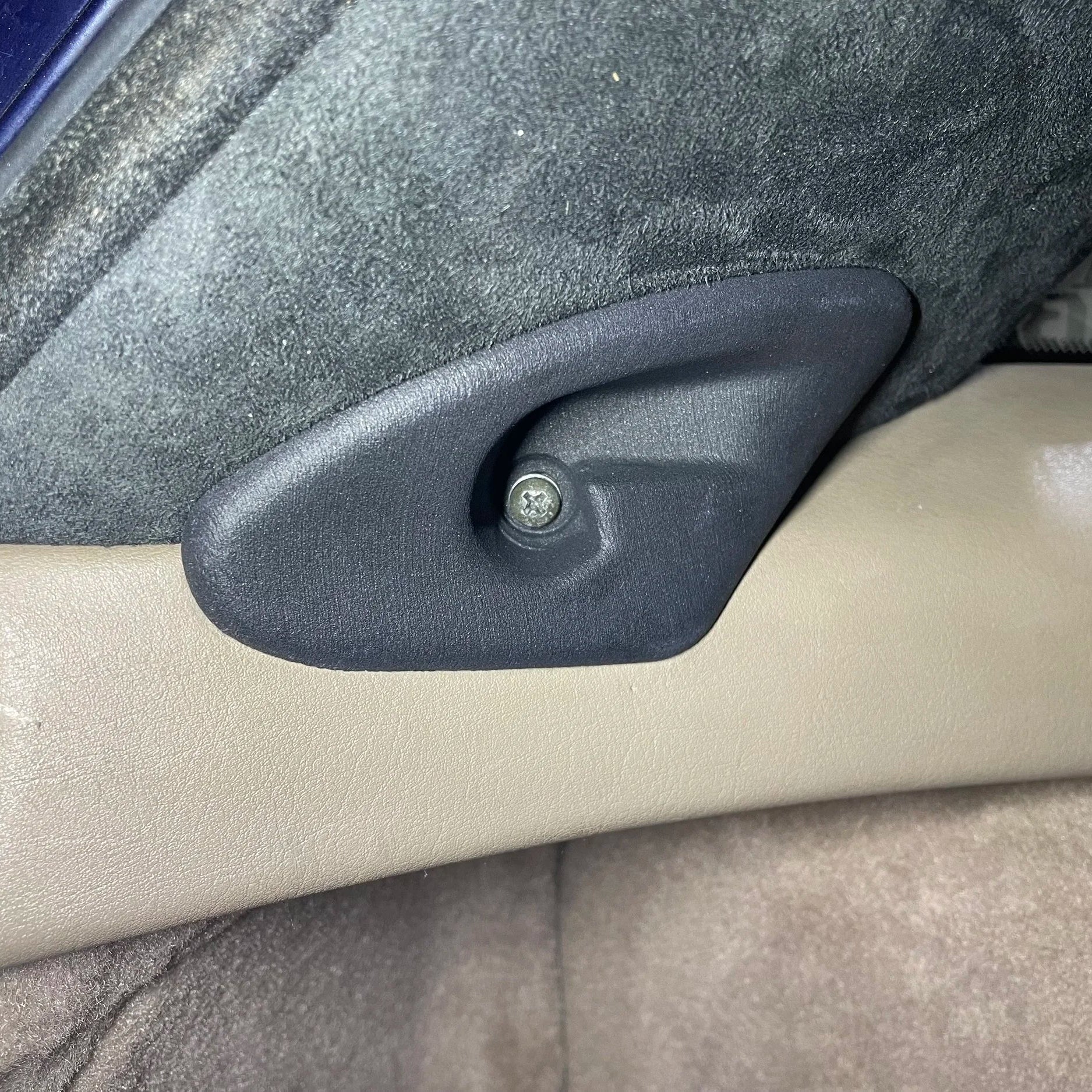 Car interior door panel with HRB Z3 Coupe Roller Blind Bracket installed